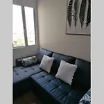 Relax Vacation Rental, 아파트 푼샬