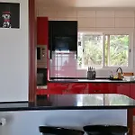 Relax Vacation Rental, 아파트 푼샬
